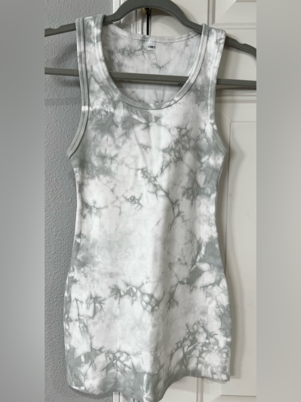 Variety of 6 Women’s Tank Tops/Camis
